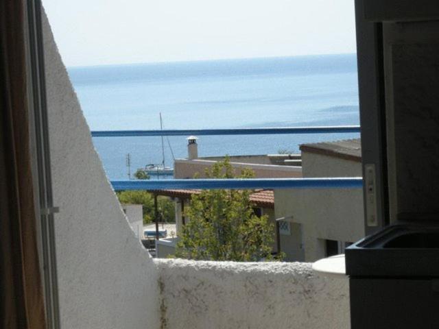Efrosyni Apartments Agia Marina  외부 사진